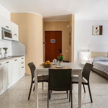 Chic Rina Sea M2 Sleeps 2 Persons Apartman *