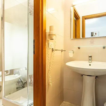 Chic Rina Sea M2 Sleeps 2 Persons *
