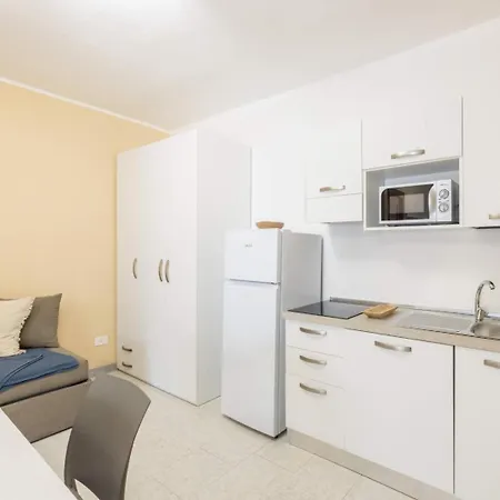 Chic Rina Sea M2 Sleeps 2 Persons *