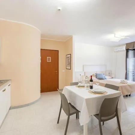 Chic Rina Sea M2 Sleeps 2 Persons