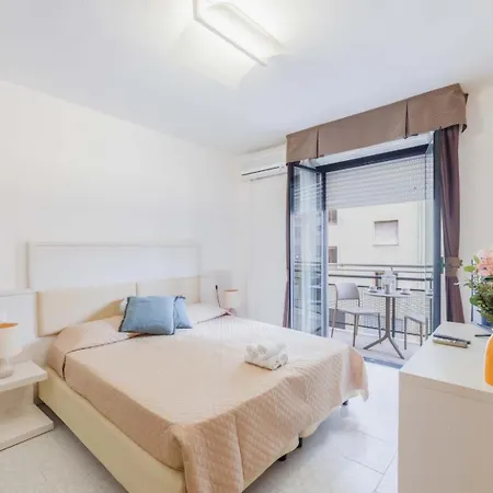 Chic Rina Sea M2 Sleeps 2 Persons Apartman *