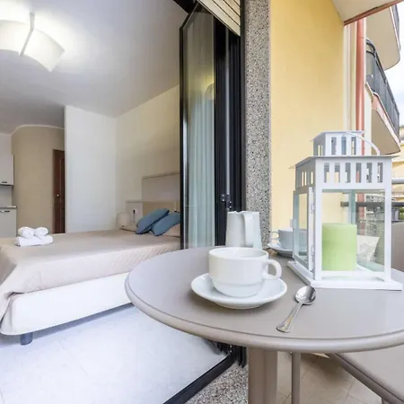 Chic Rina Sea M2 Sleeps 2 Persons *